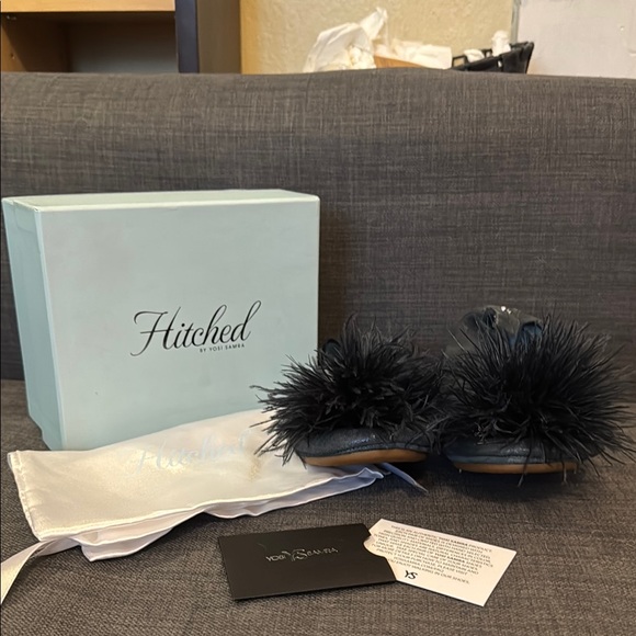 Yosi Samra Women's Ballet Flats with Ostrich Feather Pom-Pom Detail - Picture 3 of 9